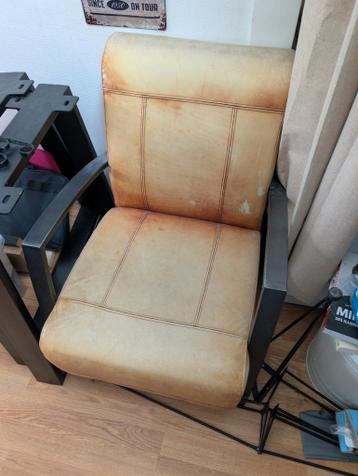 Gebruikte stoel - Verkleurd door de zon