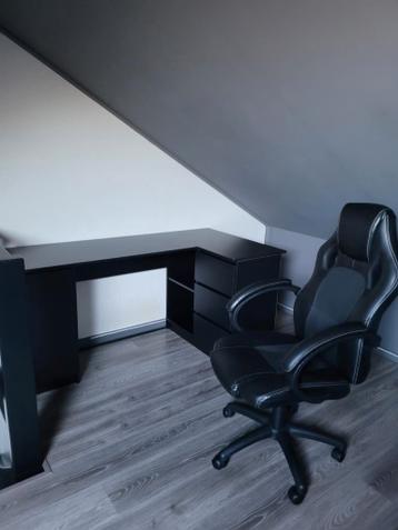 Zwart (gaming) hoekbureau met bureaustoel