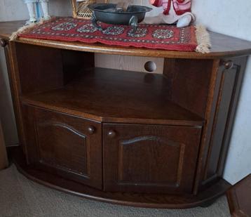 Eikenhouten hoekkastje - ideaal voor TV