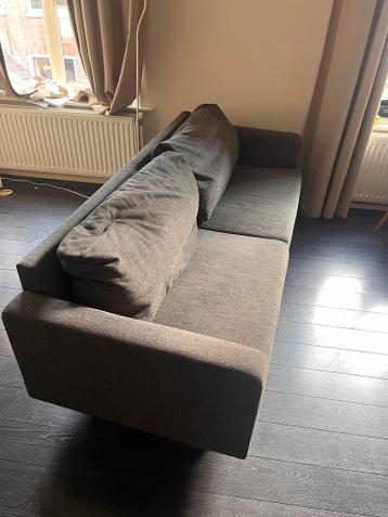 Grijze tweepersoonsbank