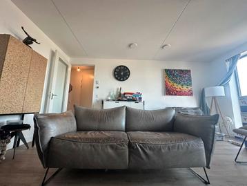 Gratis lederen bank – met gebruikssporen