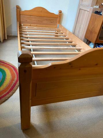 Massief houten bed - gratis