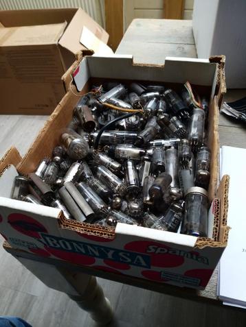 buizen Zoldervondst  buizen ECC85 , EM80 , EF89, ECC83, etc