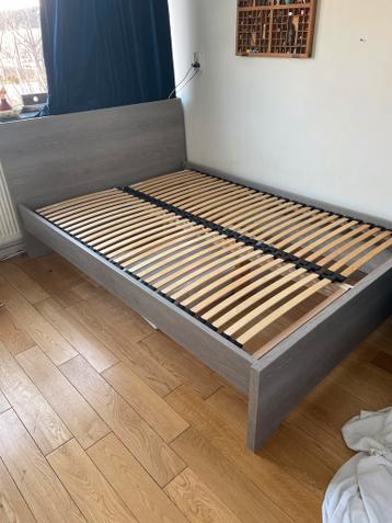 Grijs 140x200 bed met lattenbodems - gratis af te halen
