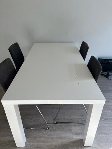 Tweedehandse Eettafel wit met 4 stoelen - gratis  af halen