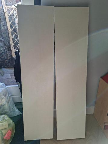 2 wandplanken Lack; Gratis afhalen
