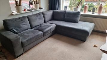 Hoekbank met beschadigd zitvlak