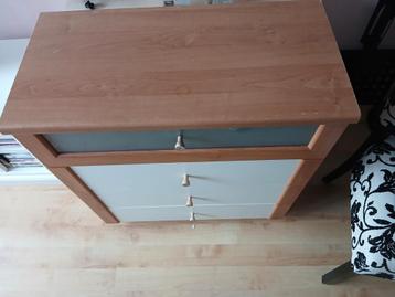 Houten ladekast met 4 lades