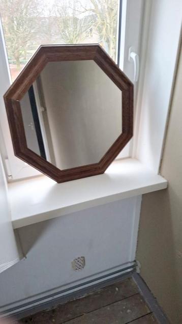 Mooie spiegel met houten rand - Elst