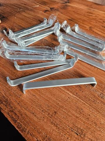 Gratis: 14x Alu/RVS kleurig handgrepen. Hartmaat 19cm