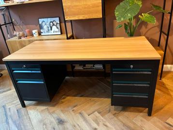 Degelijk bureau - moet snel weg!
