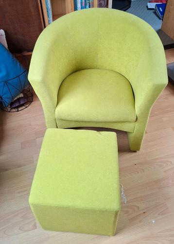 Leuk stoeltje met poefje