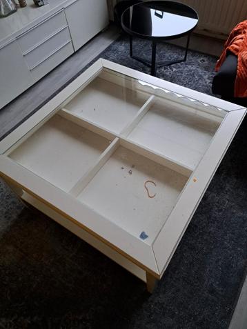 Gratis Ikea Witte salontafel met glazen blad
