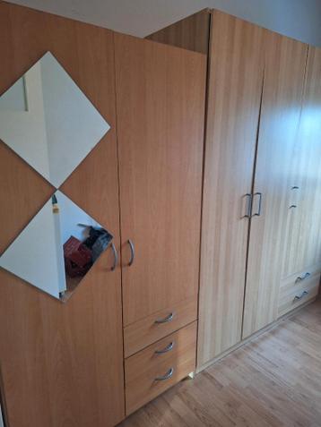 GRATIS ophalen 2 kledingkasten, zelf demonteren