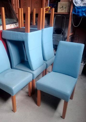 Gratis Eetkamerstoelen 6x in gebruikte staat licht blauw