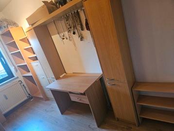 Wandkasten met bureau