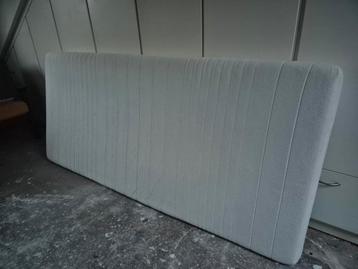 Gratis: 1x matras 90x200cm, afneembare tijk