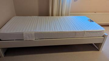 Eenpersoons bed en matras - schoon en comfortabel