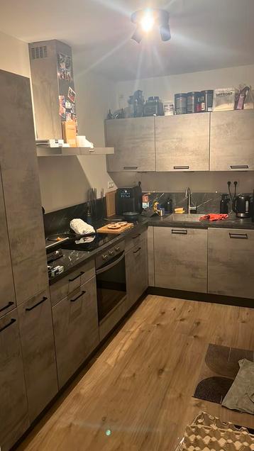 Volledige L keuken, gratis te demonteren/ af te halen.