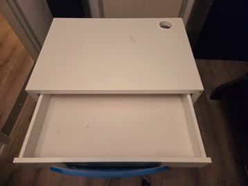 Gratis!!! Kind bureau en stoel