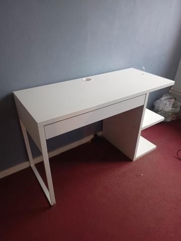 Ikea Micke Bureau met la en opbergvakken - beschadigd