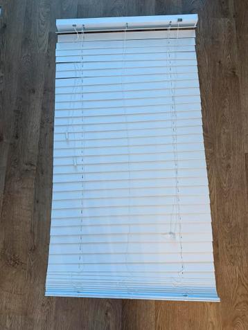 Gratis 2 houten jaloezieen