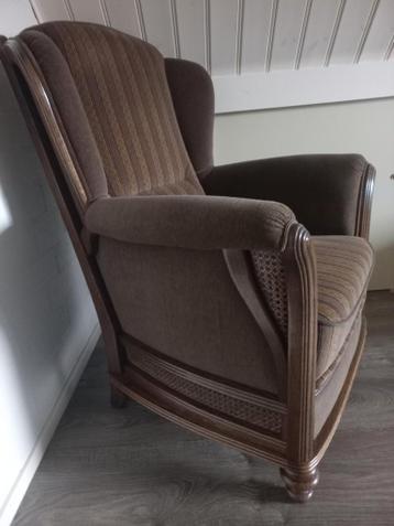 Fauteuil met houten frame en stoffen bekleding