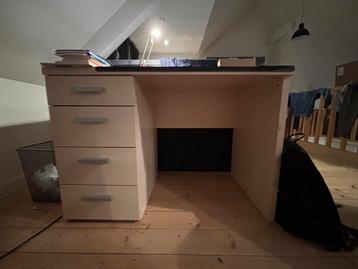 Bureautje met 4 lades