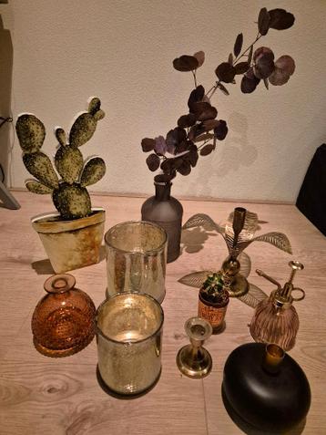 Diverse woonaccessoires - vazen en kaarshouders