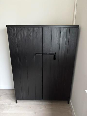 Twee zwarte kasten - 130x100x40