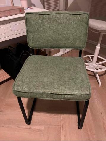 Gratis twee eetkamerstoelen