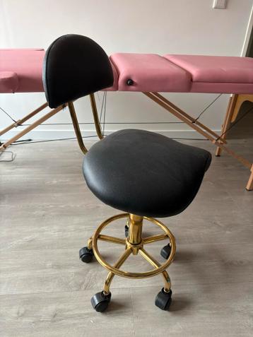 Rijdende kruk met rugleuning