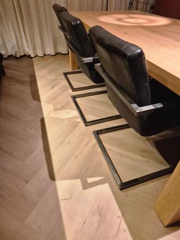 4 stoelen met RVS frame