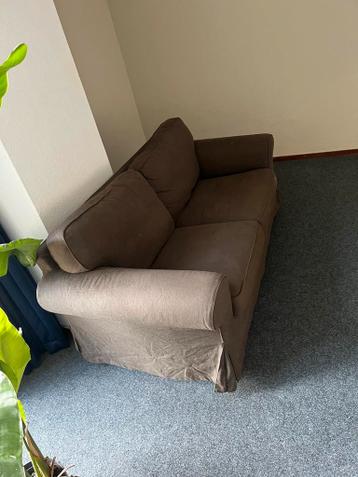 Bruine tweepersoonsbank