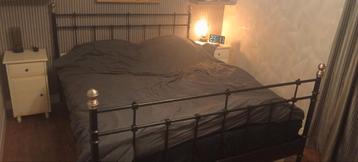 Bedframe met lattenbodems 160x200