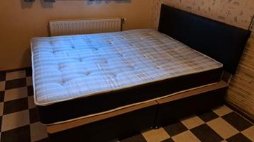 Boxspring zgan afm140x200 lederen look afwerking. Gratis