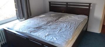 Gratis: 2 persoons bedframe inc. matrassen