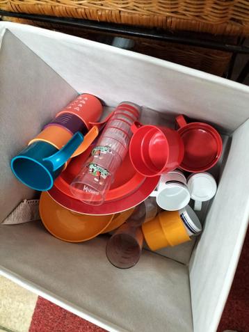 Plastic borden bekers enz