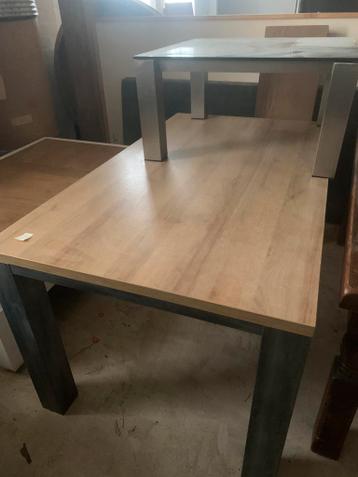 Gratis ophalen stoelen / fauteuils / tafels en meer