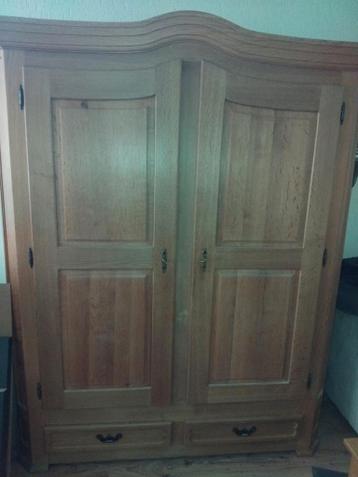 Blank massief eiken kast.