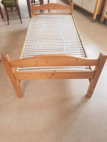 Gratis Grenen bed 1 persoons 90x200 met lattenbodem