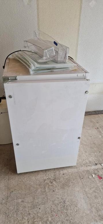 Kleine koelkast - Werkt prima, stoffig