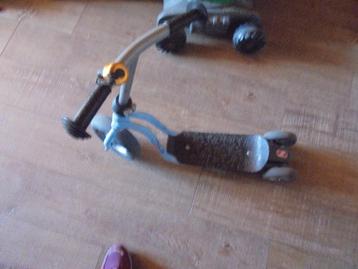 'step met twee wieltjes achter'