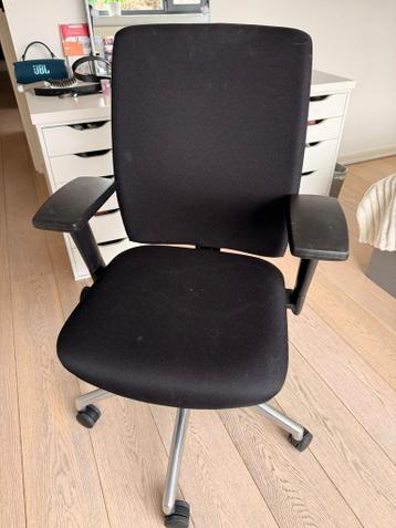 GRATIS Zwarte ergonomische bureaustoel in goede staat