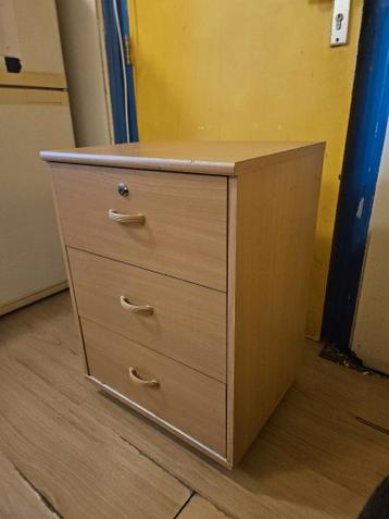 GRATIS | Bureaukast, compact en praktisch