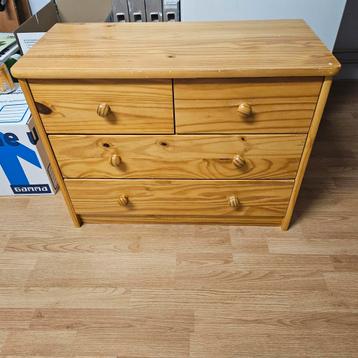 Alleen vandaag Gratis! handig houten kastje met 4 laden.