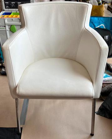 6 witte lederen eetkamer stoelen (kuip model)