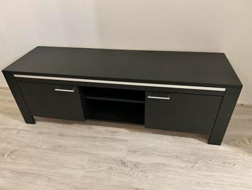 Mooie zwarte TV meubel.GRATIS