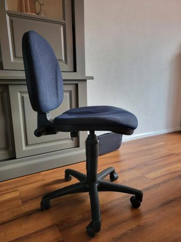 Gratis blauwe bureaustoel - prima voor extra gebruik