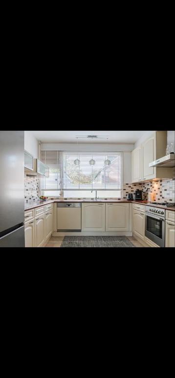 Mooie U-vorm keuken met veel opbergruimte